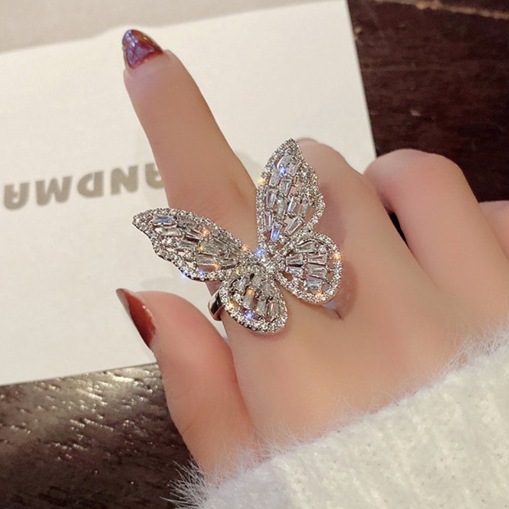 *NEW Huge 18K White Gold Diamond Butterfly Ring